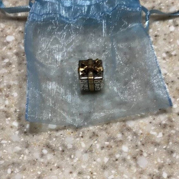 Brighton GIFT BOX Present STOPPER Bead Charm Holiday Christmas J95142-NEW - Picture 1 of 3